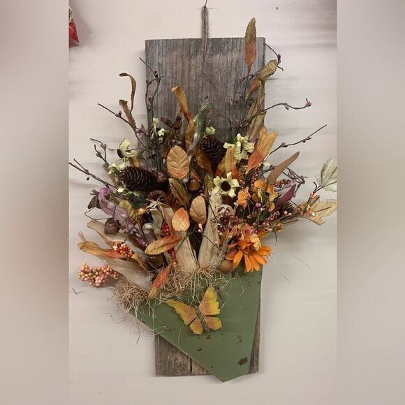 Fall rustic piece. Inv 182 - Picture 1 of 1
